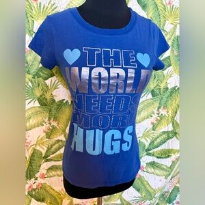 100% Cotton! Juniors L Women Small THE WORLD NEEDS MORE HUGS Blue Silver T-Shirt
